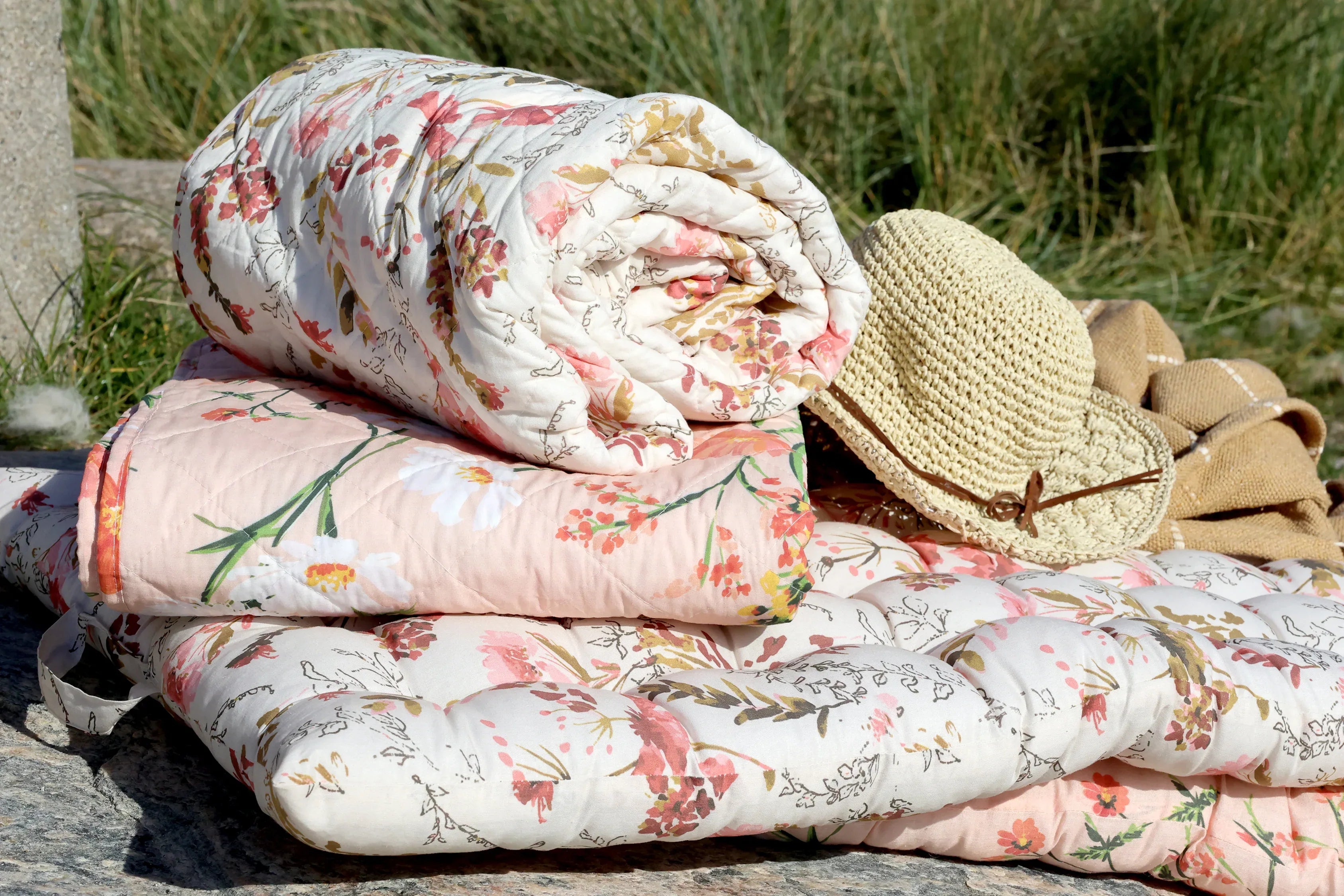 Chic Antique Aix Quilt m. vilde blomster - L180/B130 cm creme - Servietringen