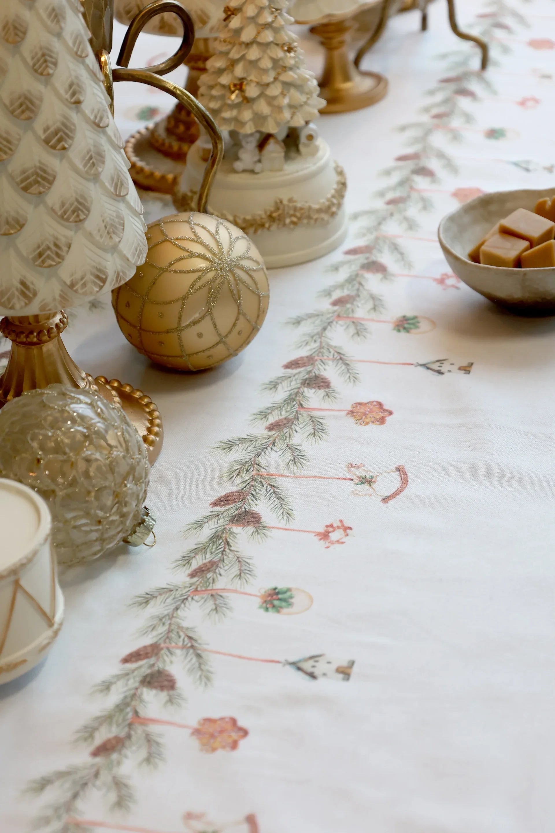 Chic Antique Aix Dug m. ranke - Længde 240 & Bredde 140 cm - Servietringen