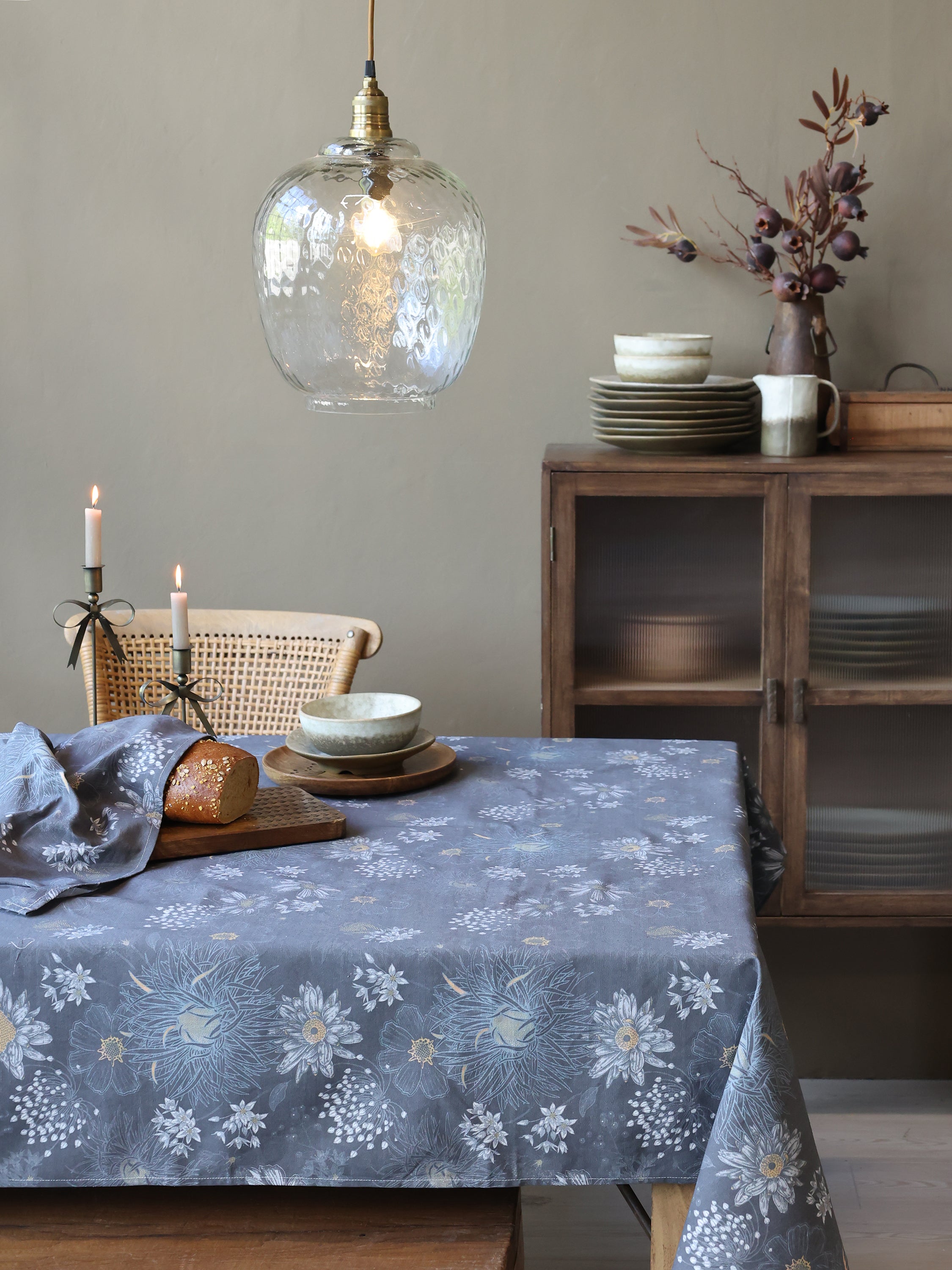 Aix dug m. blomster 240x140 cm – Midnight | Chic Antique