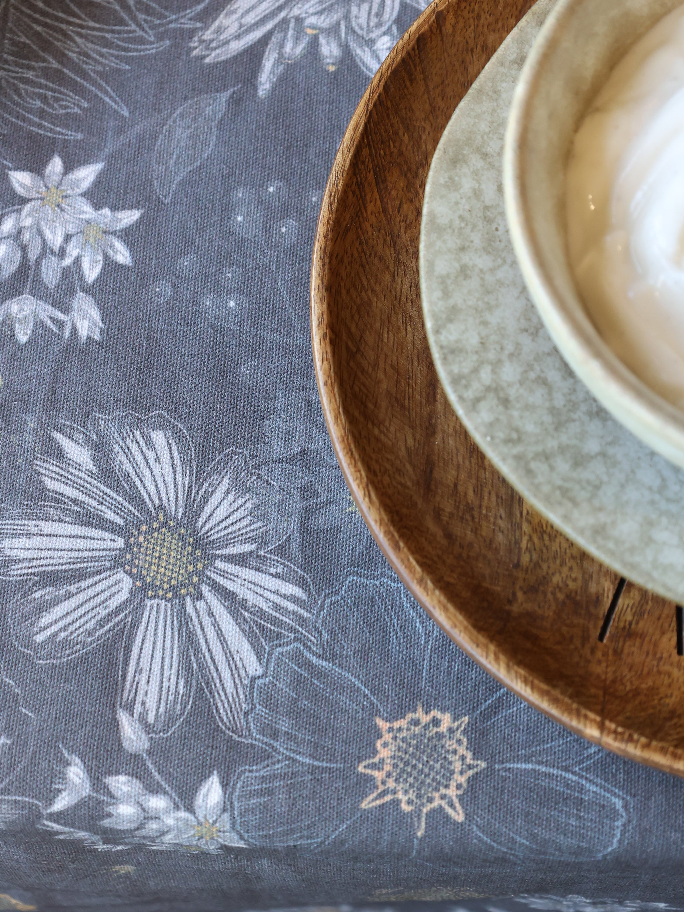 Aix dug m. blomster 240x140 cm – Midnight | Chic Antique