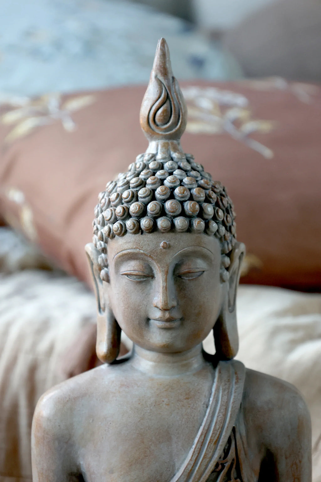 Chic Antique - Buddha siddende, H41/L30/B16 cm latte - Servietringen
