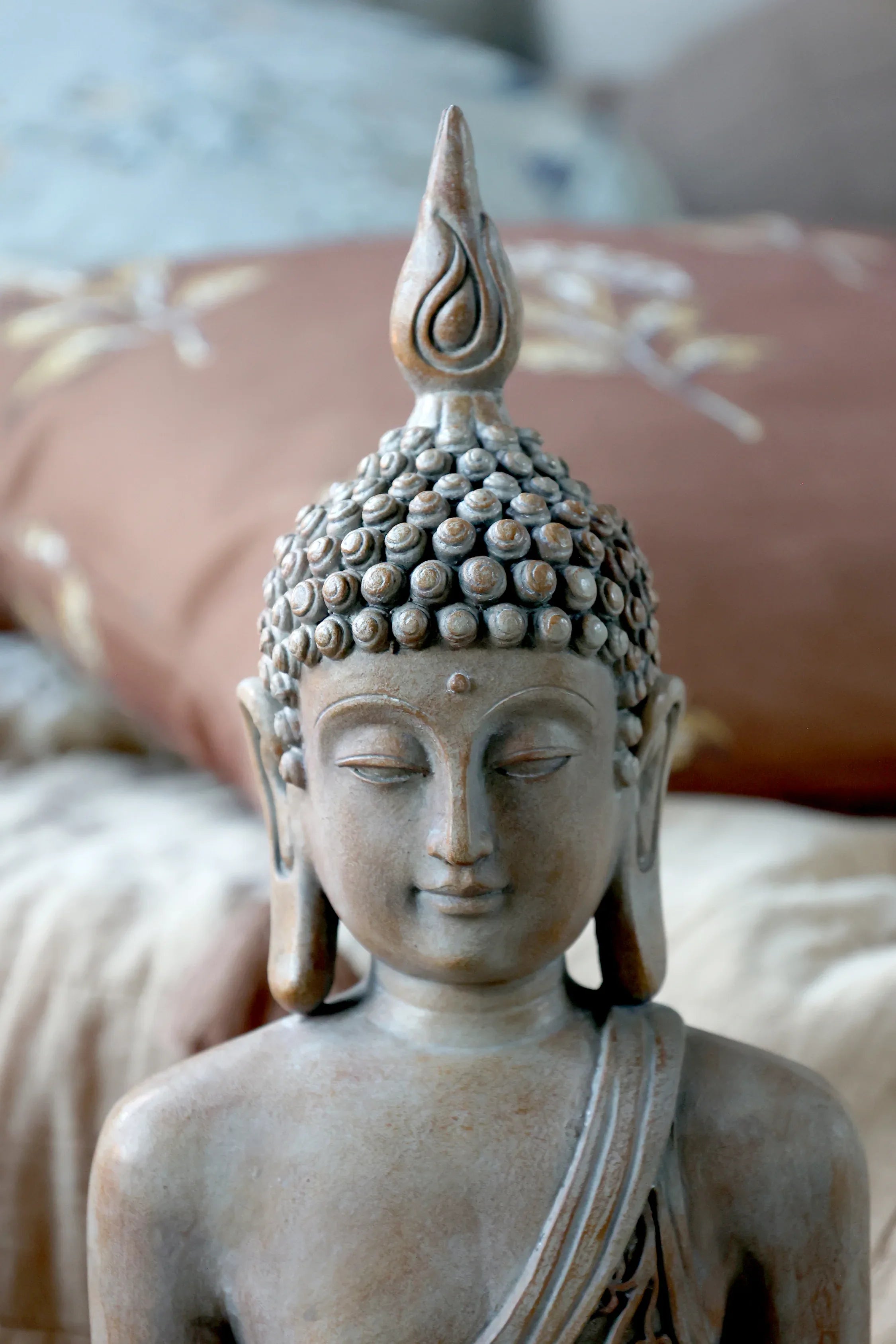 Chic Antique - Buddha siddende, H41/L30/B16 cm latte - Servietringen