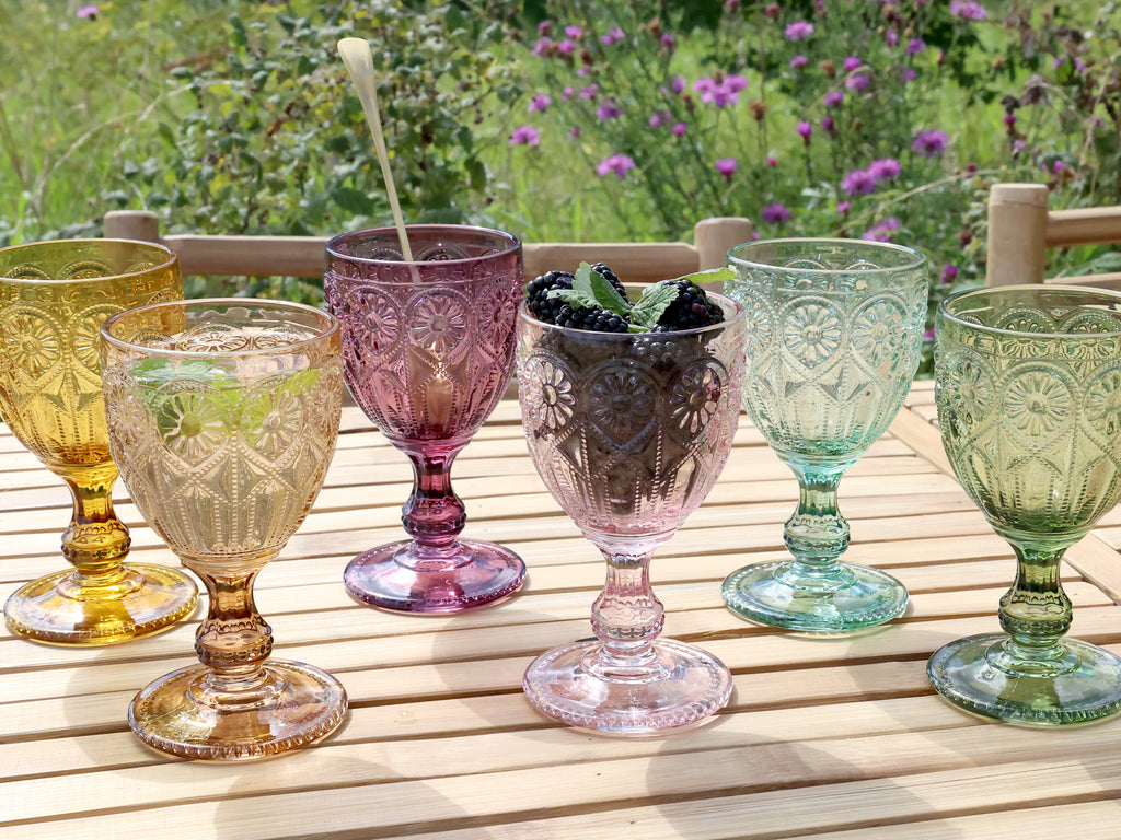 Vinglas fra Servietringen med mønster, perfekt til Saint-Émilion vin, klart glas med dekorativt design.
