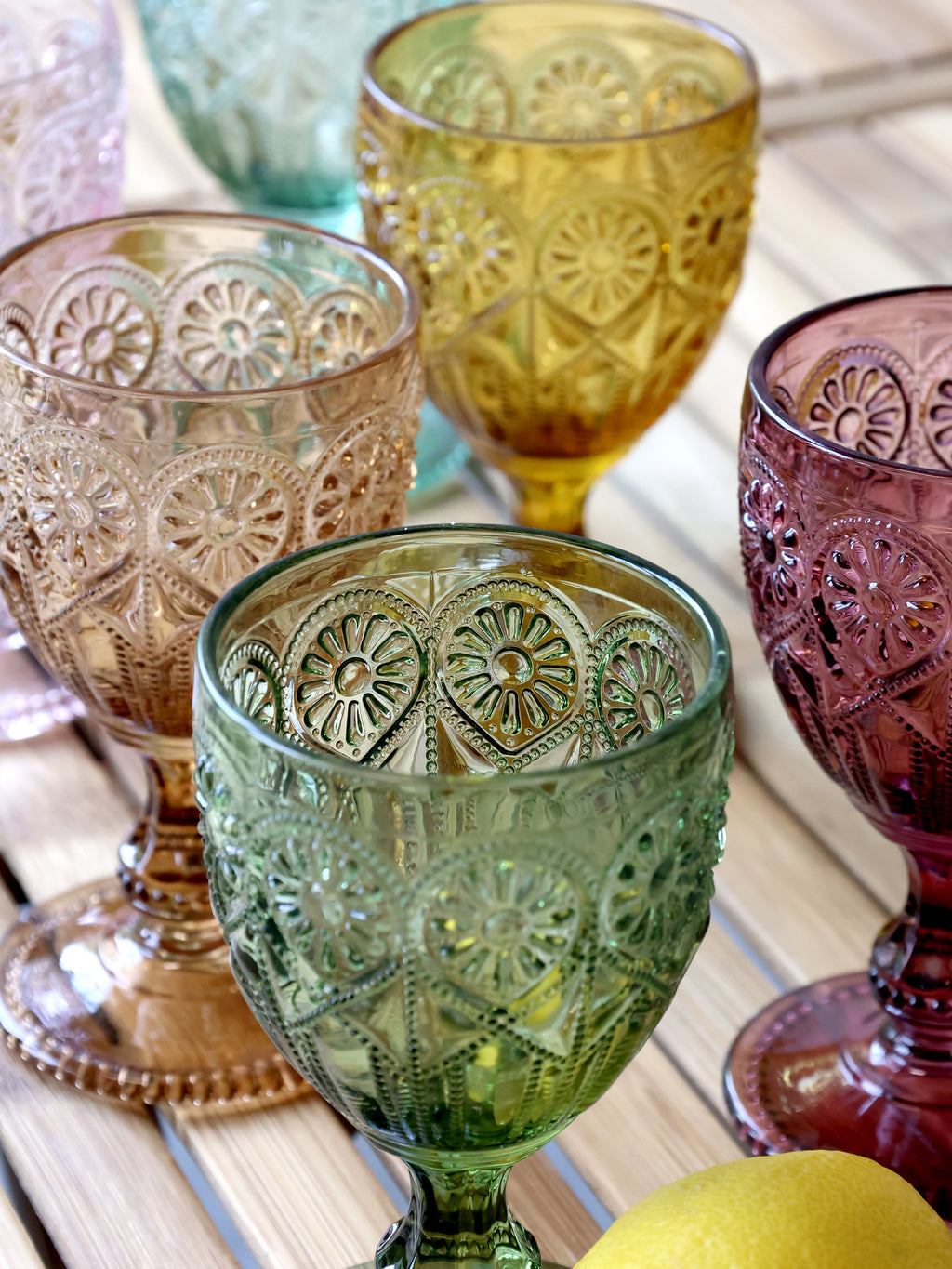 Saint-Émilion vinglas med mønster fra Servietringen, elegant glas til rødvin med detaljeret design.