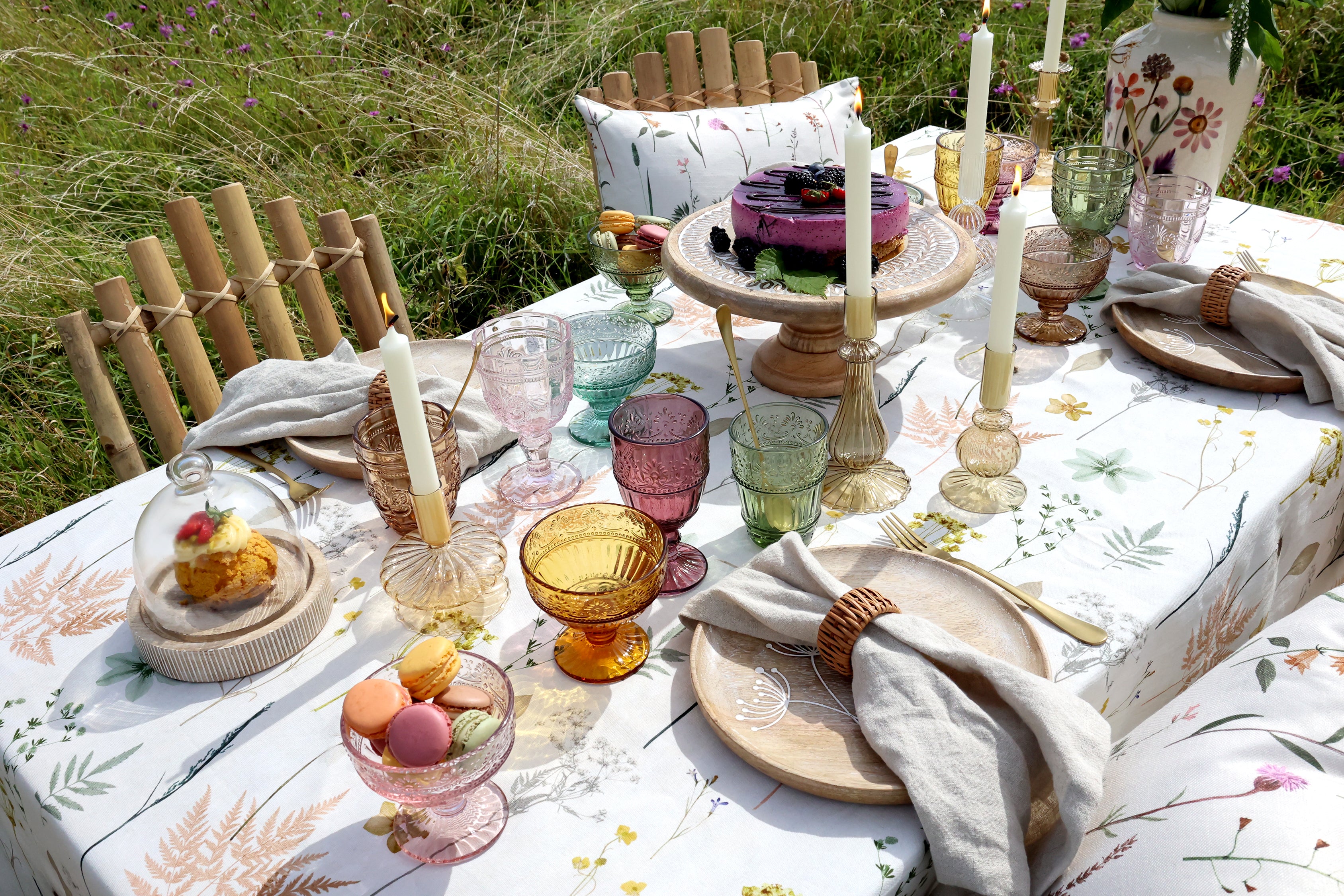 Servietringen Saint-Émilion Glas m. mønster portionsskål with elegant design and detailed pattern, perfect for serving snacks or small dishes.