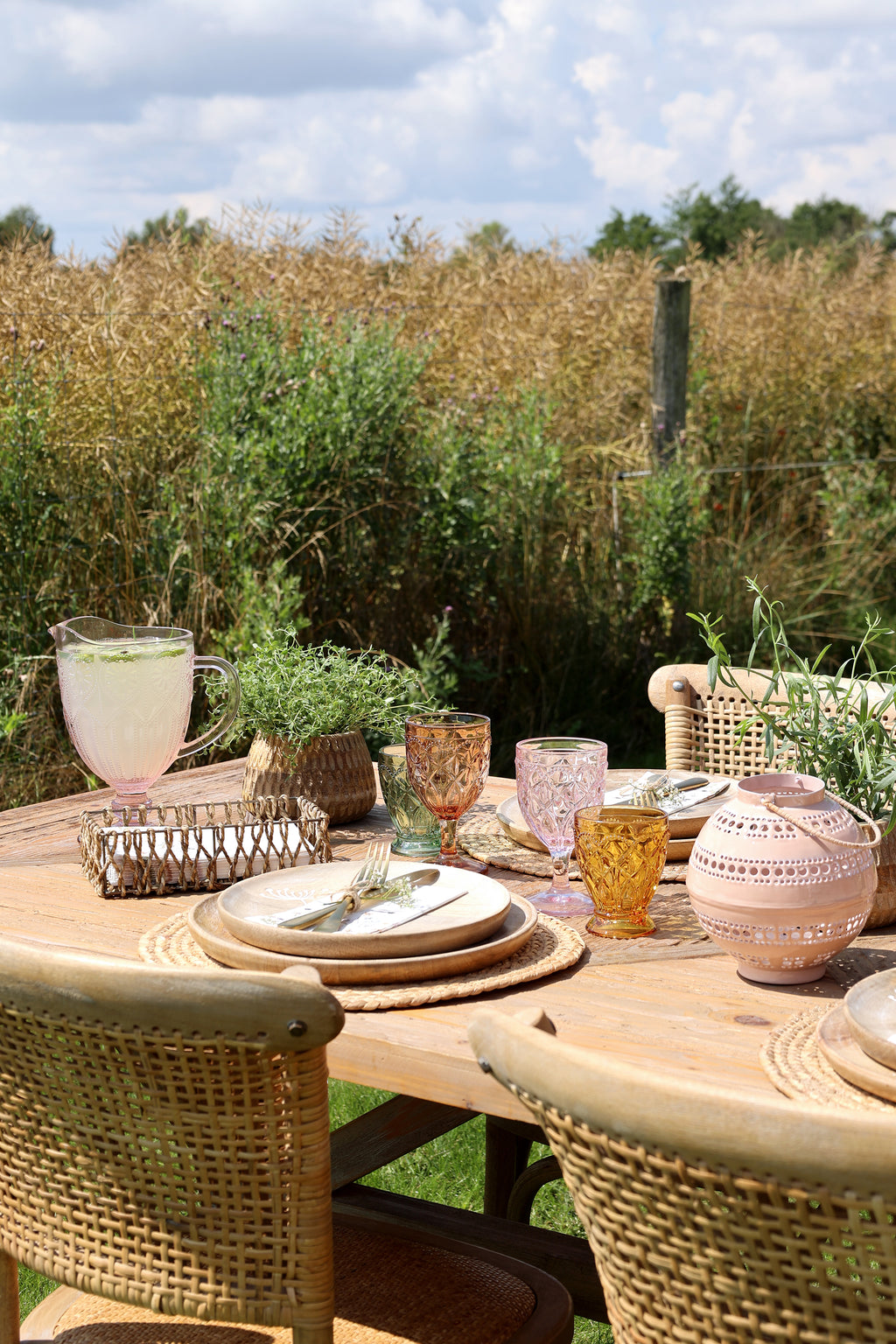 Saint-Émilion wine glass with decorative pattern from Servietringen, showcasing elegant stemware for red wine.