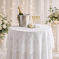 Blondet dug i polyester, 80 cm, rund dekorativ dug med elegant blondekant, fra Servietringen.